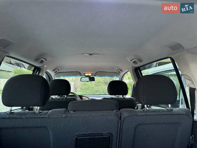 Серый Опель Зафира, объемом двигателя 1.8 л и пробегом 198 тыс. км за 4499 $, фото 29 на Automoto.ua