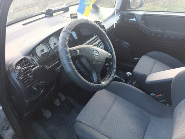 Серый Опель Зафира, объемом двигателя 2 л и пробегом 330 тыс. км за 3500 $, фото 4 на Automoto.ua