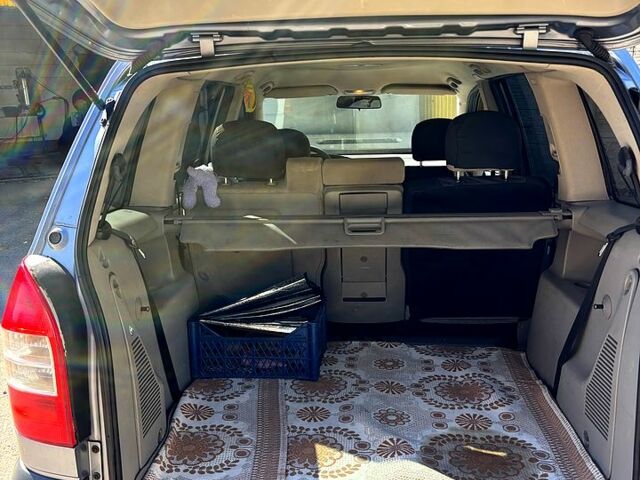 Серый Опель Зафира, объемом двигателя 1.6 л и пробегом 340 тыс. км за 3700 $, фото 2 на Automoto.ua