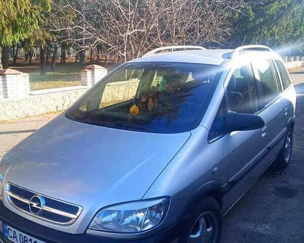 Серый Опель Зафира, объемом двигателя 2.2 л и пробегом 190 тыс. км за 5000 $, фото 1 на Automoto.ua