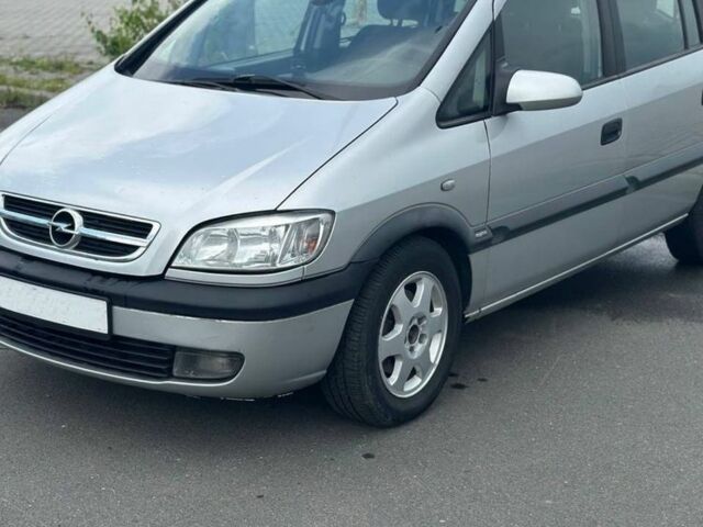 Серый Опель Зафира, объемом двигателя 2.2 л и пробегом 250 тыс. км за 2000 $, фото 1 на Automoto.ua