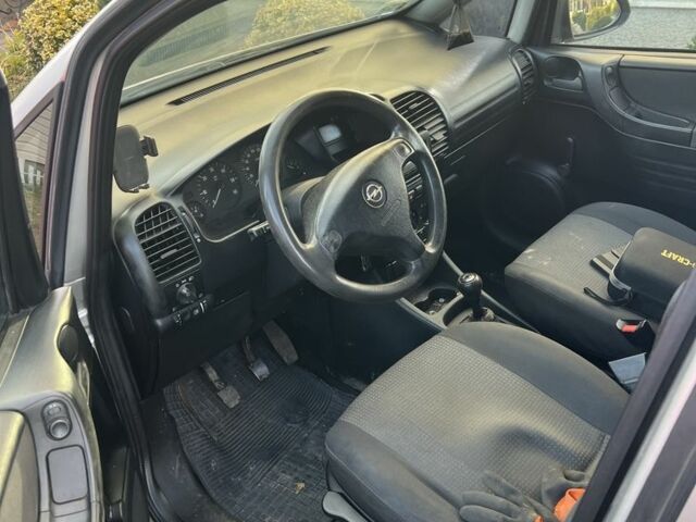 Серый Опель Зафира, объемом двигателя 2 л и пробегом 300 тыс. км за 1950 $, фото 4 на Automoto.ua