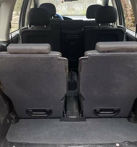 Серый Опель Зафира, объемом двигателя 1.8 л и пробегом 251 тыс. км за 4999 $, фото 12 на Automoto.ua