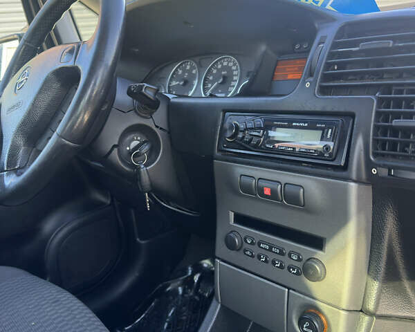 Серый Опель Зафира, объемом двигателя 2.17 л и пробегом 360 тыс. км за 2999 $, фото 15 на Automoto.ua