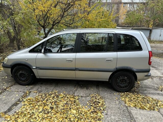 Серый Опель Зафира, объемом двигателя 1.8 л и пробегом 245 тыс. км за 2625 $, фото 3 на Automoto.ua