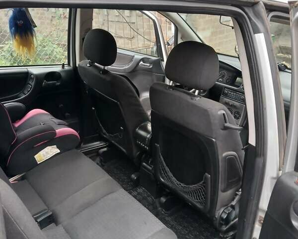 Серый Опель Зафира, объемом двигателя 2 л и пробегом 390 тыс. км за 4100 $, фото 8 на Automoto.ua