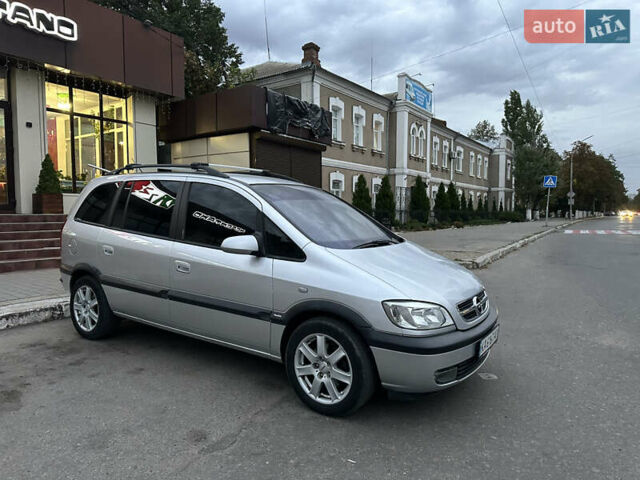 Серый Опель Зафира, объемом двигателя 1.8 л и пробегом 261 тыс. км за 4350 $, фото 2 на Automoto.ua