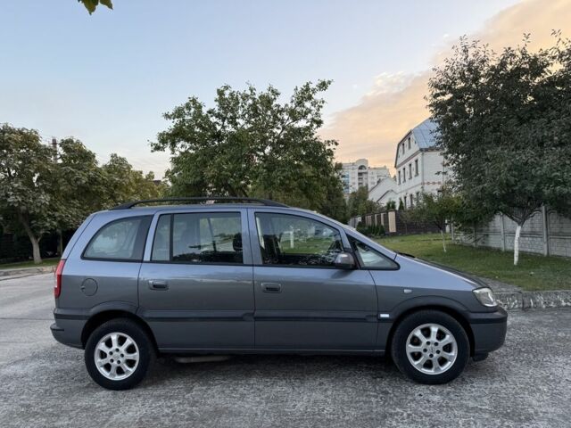 Серый Опель Зафира, объемом двигателя 1.6 л и пробегом 230 тыс. км за 1899 $, фото 3 на Automoto.ua