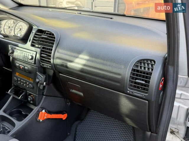 Серый Опель Зафира, объемом двигателя 1.8 л и пробегом 226 тыс. км за 5500 $, фото 27 на Automoto.ua