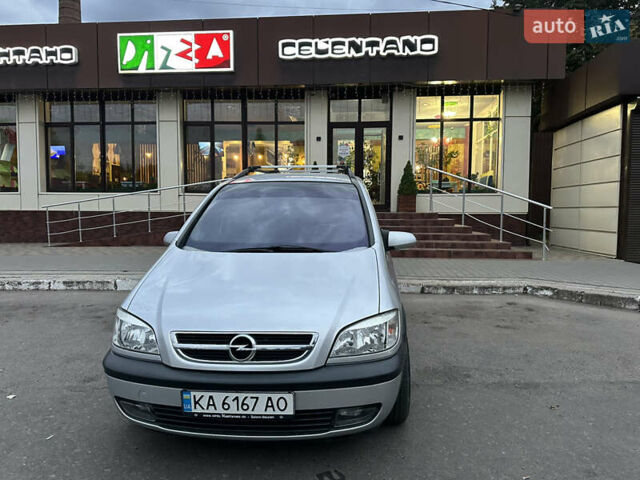 Серый Опель Зафира, объемом двигателя 1.8 л и пробегом 261 тыс. км за 4350 $, фото 1 на Automoto.ua