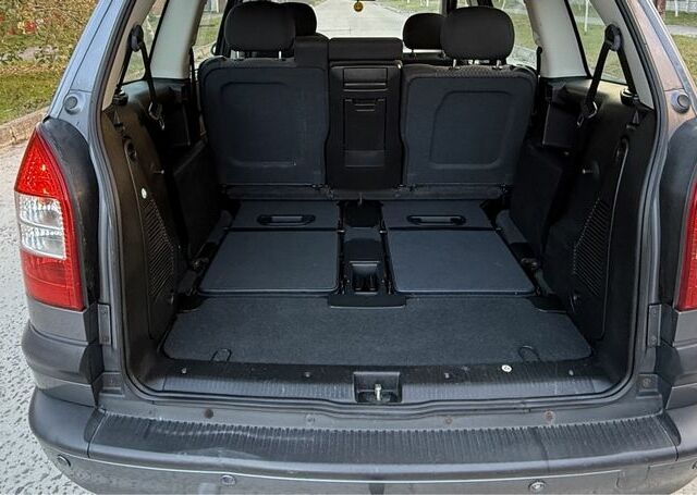 Серый Опель Зафира, объемом двигателя 1.6 л и пробегом 230 тыс. км за 1899 $, фото 6 на Automoto.ua