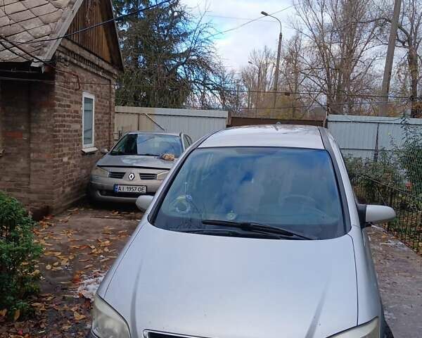 Серый Опель Зафира, объемом двигателя 2 л и пробегом 390 тыс. км за 4100 $, фото 5 на Automoto.ua