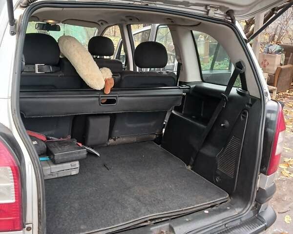 Серый Опель Зафира, объемом двигателя 2 л и пробегом 390 тыс. км за 4100 $, фото 10 на Automoto.ua