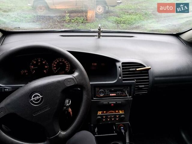 Серый Опель Зафира, объемом двигателя 2.2 л и пробегом 250 тыс. км за 4000 $, фото 19 на Automoto.ua