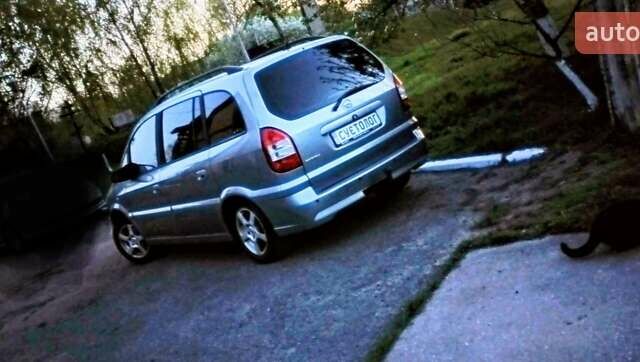 Серый Опель Зафира, объемом двигателя 1.8 л и пробегом 294 тыс. км за 5000 $, фото 1 на Automoto.ua