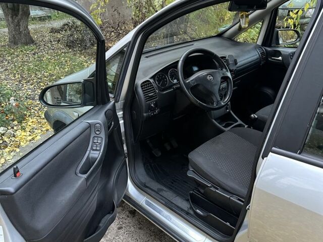 Серый Опель Зафира, объемом двигателя 1.8 л и пробегом 245 тыс. км за 2625 $, фото 5 на Automoto.ua