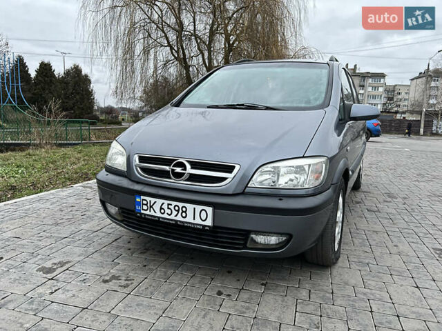 Серый Опель Зафира, объемом двигателя 2 л и пробегом 328 тыс. км за 3700 $, фото 2 на Automoto.ua