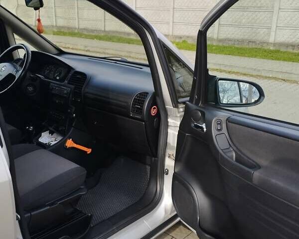 Сірий Опель Зафіра, об'ємом двигуна 1.8 л та пробігом 226 тис. км за 5500 $, фото 14 на Automoto.ua