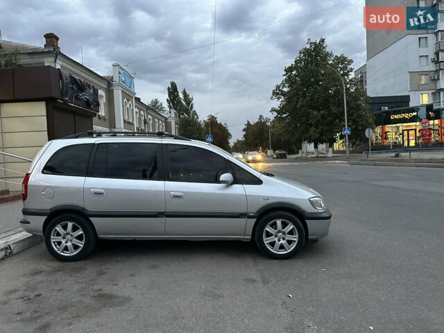 Серый Опель Зафира, объемом двигателя 1.8 л и пробегом 261 тыс. км за 4350 $, фото 3 на Automoto.ua
