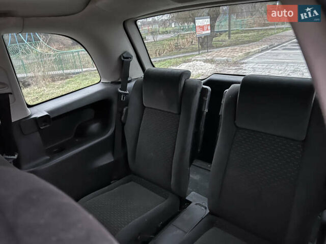 Серый Опель Зафира, объемом двигателя 2 л и пробегом 328 тыс. км за 3700 $, фото 11 на Automoto.ua