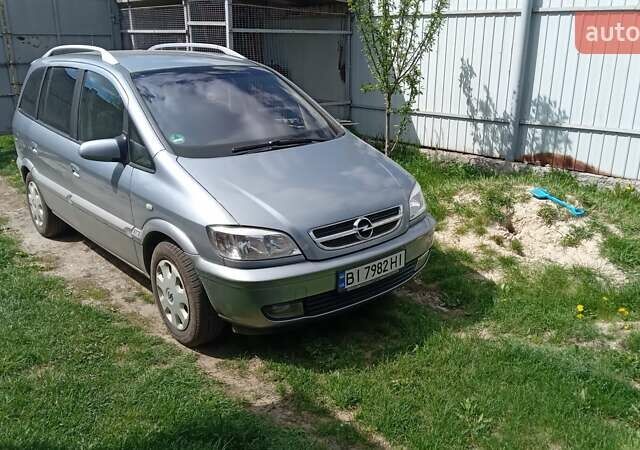 Серый Опель Зафира, объемом двигателя 1.6 л и пробегом 241 тыс. км за 4500 $, фото 1 на Automoto.ua