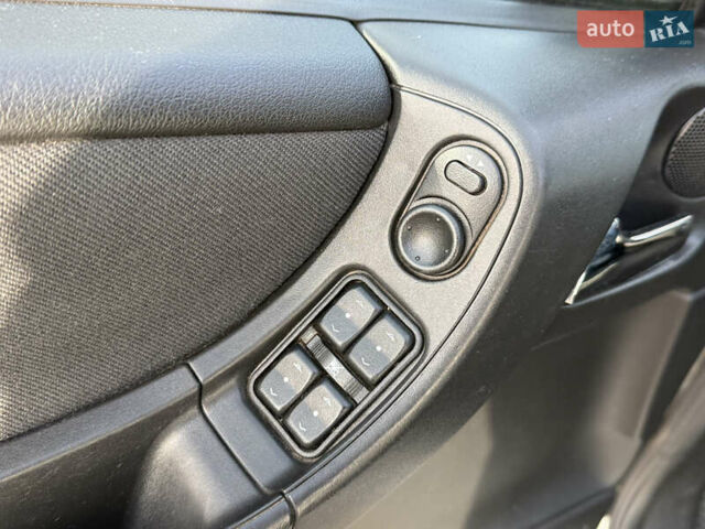 Серый Опель Зафира, объемом двигателя 1.8 л и пробегом 226 тыс. км за 5500 $, фото 37 на Automoto.ua