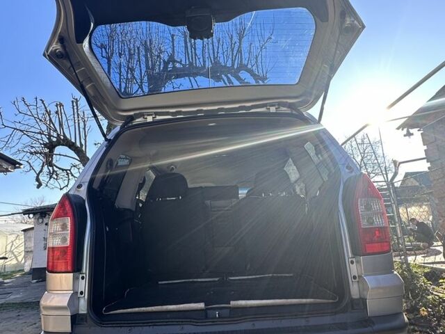 Серый Опель Зафира, объемом двигателя 2 л и пробегом 320 тыс. км за 5700 $, фото 6 на Automoto.ua