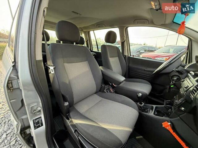 Серый Опель Зафира, объемом двигателя 1.8 л и пробегом 226 тыс. км за 5500 $, фото 23 на Automoto.ua