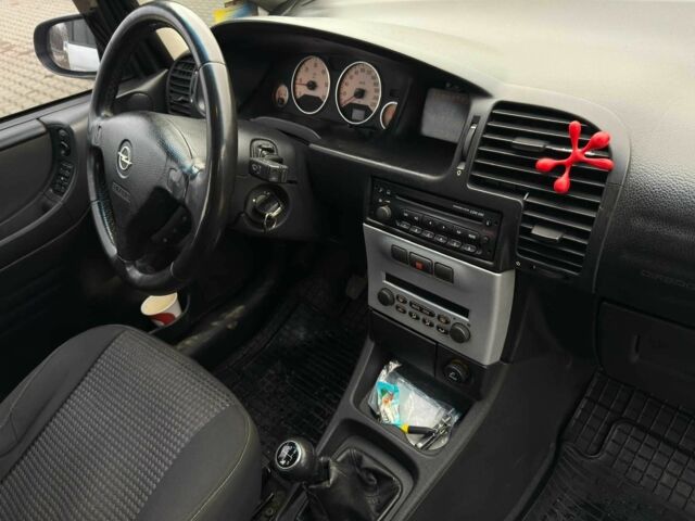 Серый Опель Зафира, объемом двигателя 2.2 л и пробегом 320 тыс. км за 5200 $, фото 4 на Automoto.ua