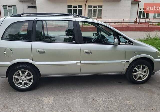 Серый Опель Зафира, объемом двигателя 1.8 л и пробегом 250 тыс. км за 3200 $, фото 3 на Automoto.ua