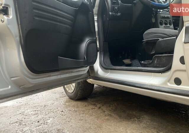 Серый Опель Зафира, объемом двигателя 1.8 л и пробегом 251 тыс. км за 4999 $, фото 15 на Automoto.ua