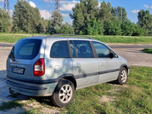 Серый Опель Зафира, объемом двигателя 2 л и пробегом 331 тыс. км за 2300 $, фото 4 на Automoto.ua