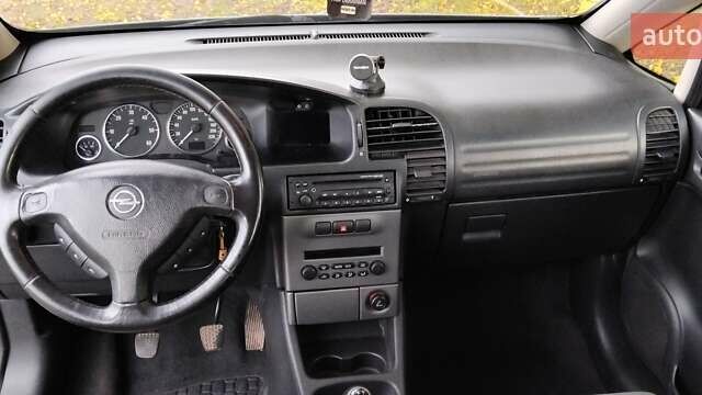 Серый Опель Зафира, объемом двигателя 2.17 л и пробегом 336 тыс. км за 4900 $, фото 9 на Automoto.ua