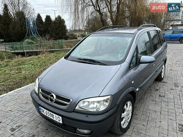 Серый Опель Зафира, объемом двигателя 2 л и пробегом 328 тыс. км за 3700 $, фото 1 на Automoto.ua