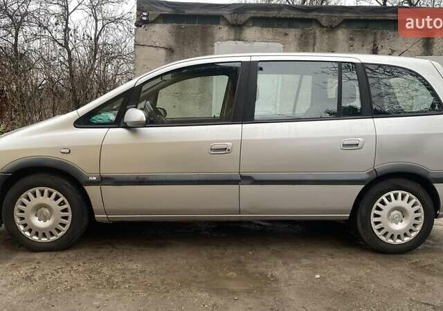 Серый Опель Зафира, объемом двигателя 1.8 л и пробегом 251 тыс. км за 4999 $, фото 1 на Automoto.ua