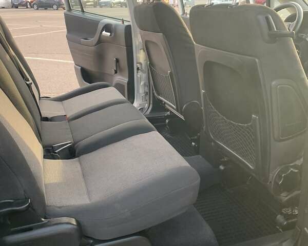 Серый Опель Зафира, объемом двигателя 1.6 л и пробегом 203 тыс. км за 4700 $, фото 12 на Automoto.ua