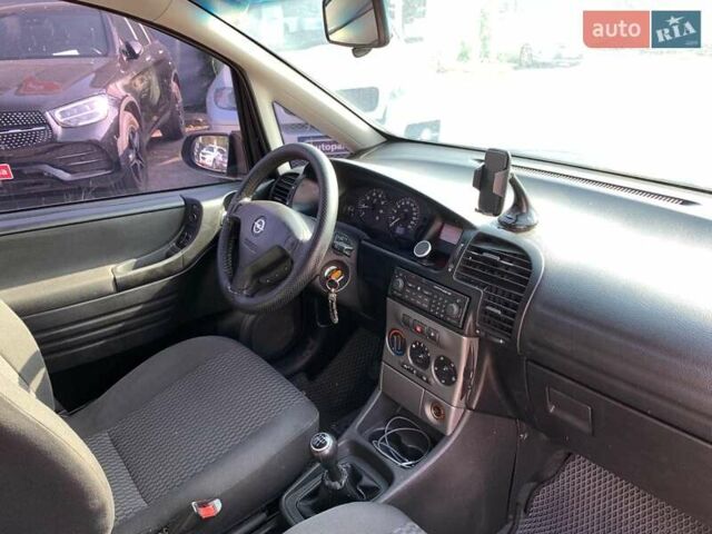 Серый Опель Зафира, объемом двигателя 1.6 л и пробегом 242 тыс. км за 3990 $, фото 17 на Automoto.ua