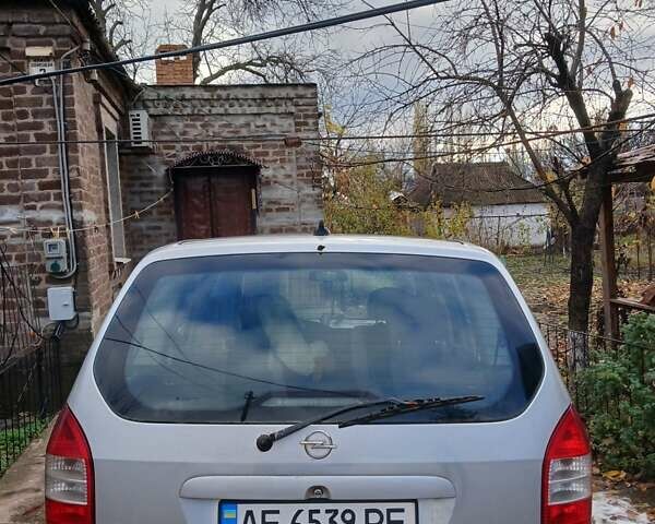 Серый Опель Зафира, объемом двигателя 2 л и пробегом 390 тыс. км за 4100 $, фото 2 на Automoto.ua