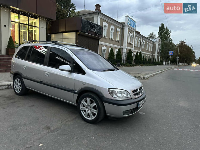 Серый Опель Зафира, объемом двигателя 1.8 л и пробегом 261 тыс. км за 4350 $, фото 9 на Automoto.ua