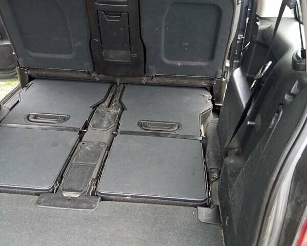 Сірий Опель Зафіра, об'ємом двигуна 1.6 л та пробігом 290 тис. км за 3600 $, фото 14 на Automoto.ua