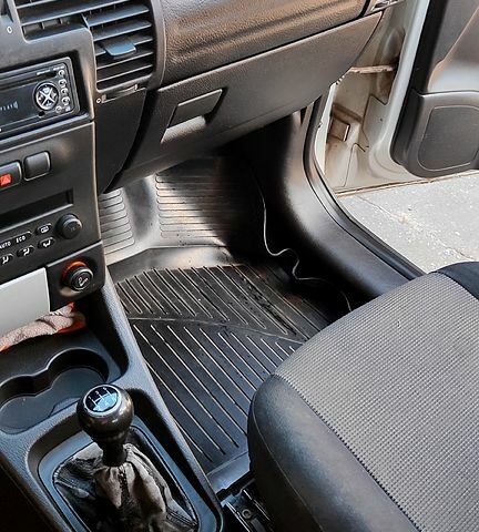 Серый Опель Зафира, объемом двигателя 2 л и пробегом 427 тыс. км за 4800 $, фото 4 на Automoto.ua