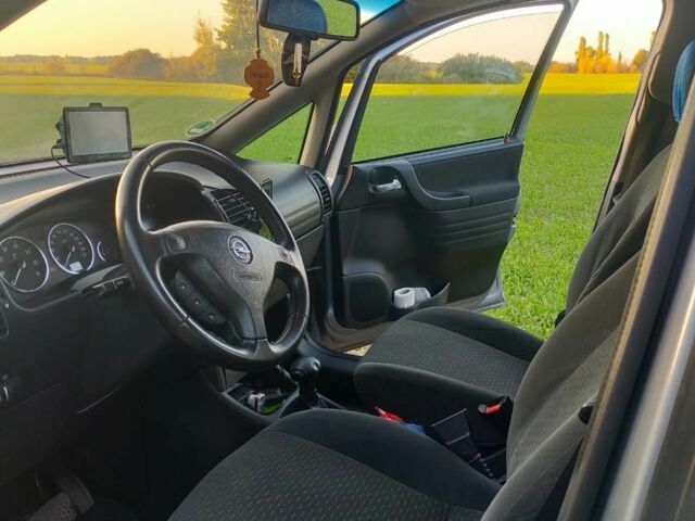 Серый Опель Зафира, объемом двигателя 1.8 л и пробегом 213 тыс. км за 4200 $, фото 10 на Automoto.ua