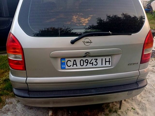 Серый Опель Зафира, объемом двигателя 2.2 л и пробегом 153 тыс. км за 3700 $, фото 2 на Automoto.ua