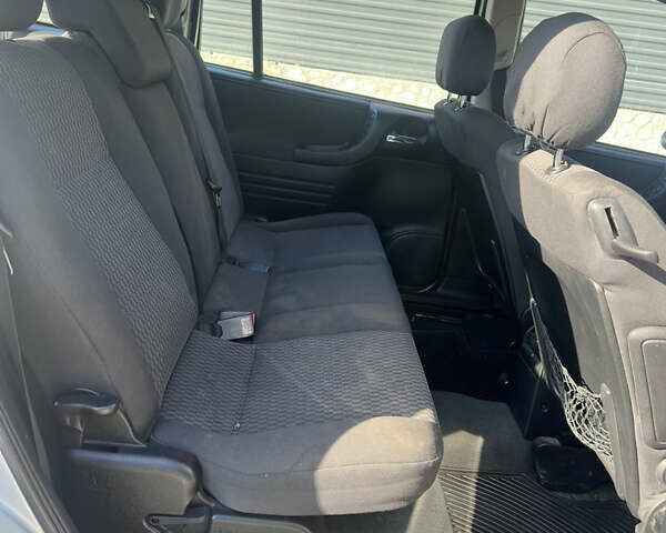 Серый Опель Зафира, объемом двигателя 2.17 л и пробегом 360 тыс. км за 2999 $, фото 13 на Automoto.ua