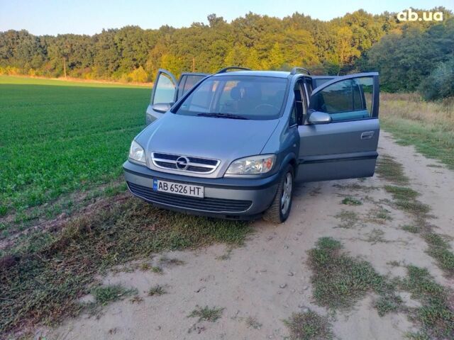 Серый Опель Зафира, объемом двигателя 1.8 л и пробегом 213 тыс. км за 4200 $, фото 1 на Automoto.ua