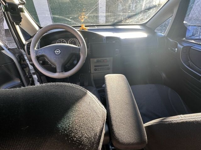 Серый Опель Зафира, объемом двигателя 2 л и пробегом 320 тыс. км за 5700 $, фото 4 на Automoto.ua