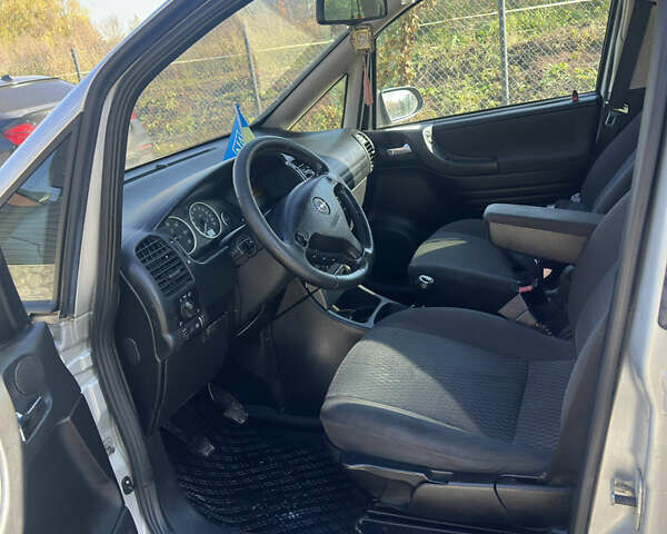 Серый Опель Зафира, объемом двигателя 2.17 л и пробегом 360 тыс. км за 2999 $, фото 17 на Automoto.ua