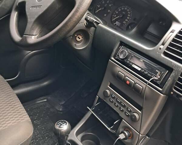 Серый Опель Зафира, объемом двигателя 2.2 л и пробегом 250 тыс. км за 4000 $, фото 6 на Automoto.ua