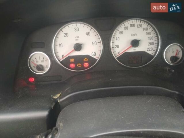 Серый Опель Зафира, объемом двигателя 2.2 л и пробегом 250 тыс. км за 4000 $, фото 7 на Automoto.ua