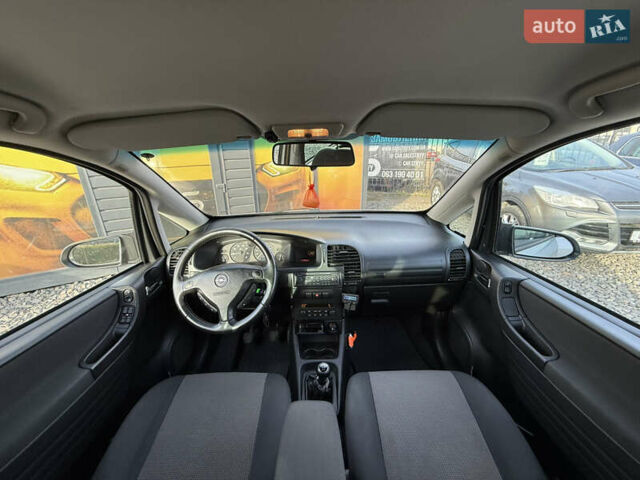 Серый Опель Зафира, объемом двигателя 1.8 л и пробегом 226 тыс. км за 5500 $, фото 4 на Automoto.ua